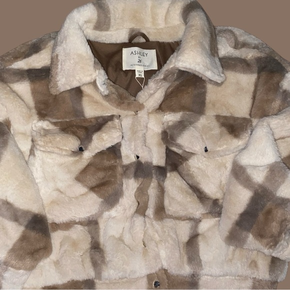 NWT ASHLEY BY 26 INTERNATIONAL FAUX FUR CAMEL PLAID PATTERN CROPPED JACKET•S/XL - Picture 3 of 11